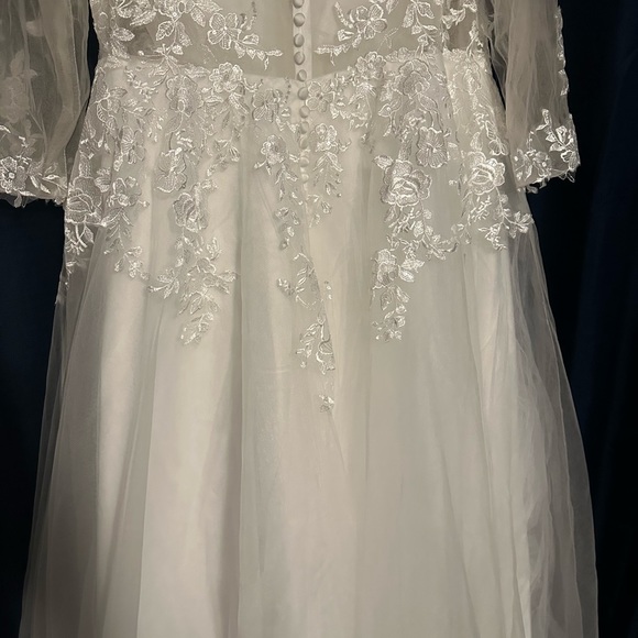 Wedding Dress - Picture 7 of 11